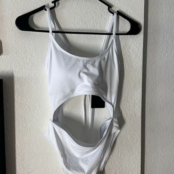 Meyeeka Size Small White womens One piece swimsuit NWT - Picture 2 of 5